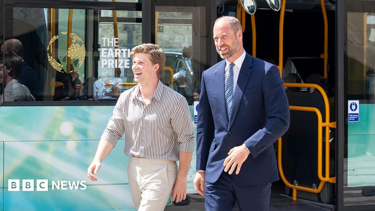 Prince William arrives by electric bus for climate event