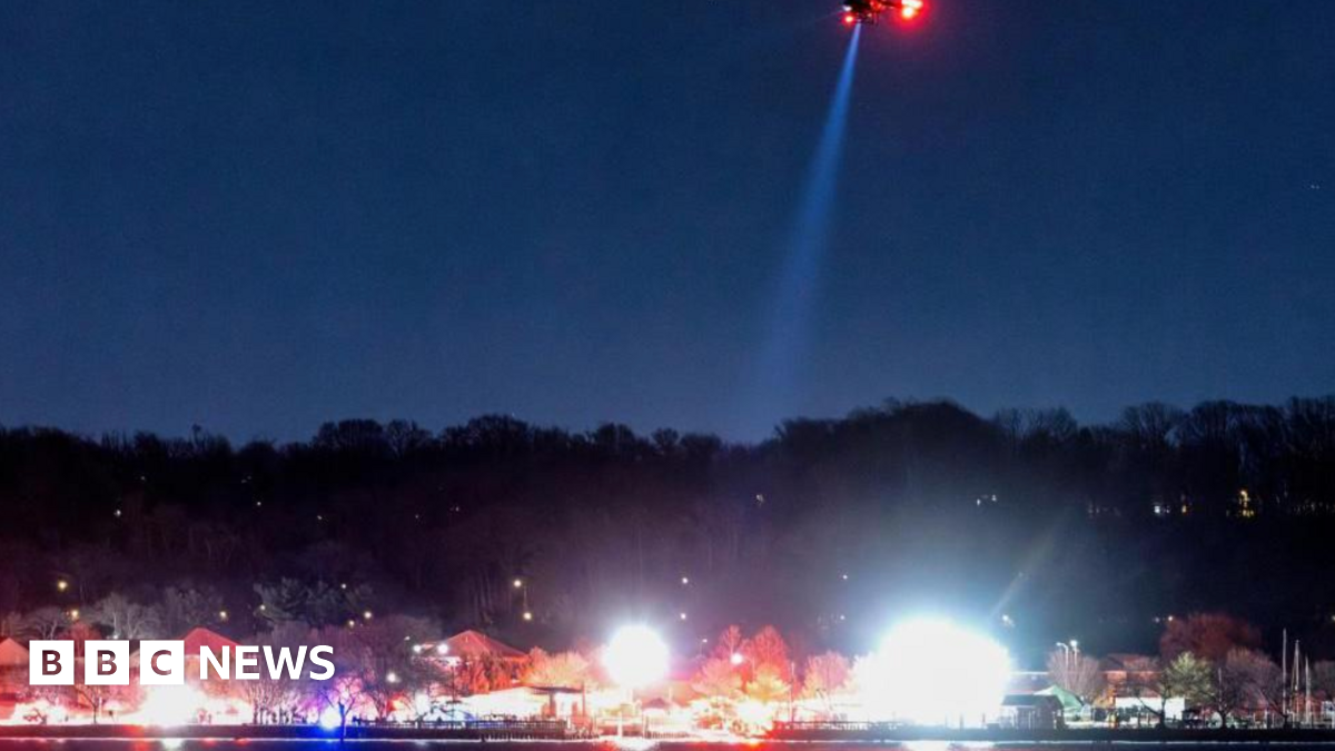 Washington air crash: Deaths reported as American Airlines jet collides with helicopter