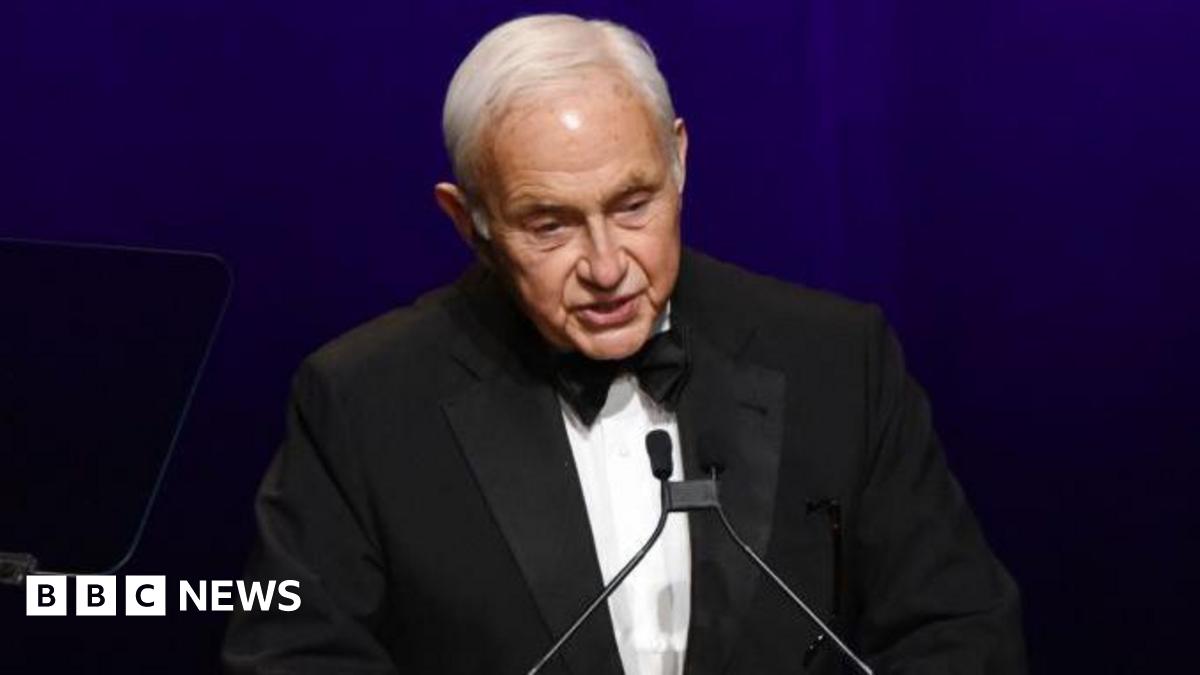 
                            Billionaire Lex Wexner tells lawmakers he was 'naive' and 'conned' by Epstein