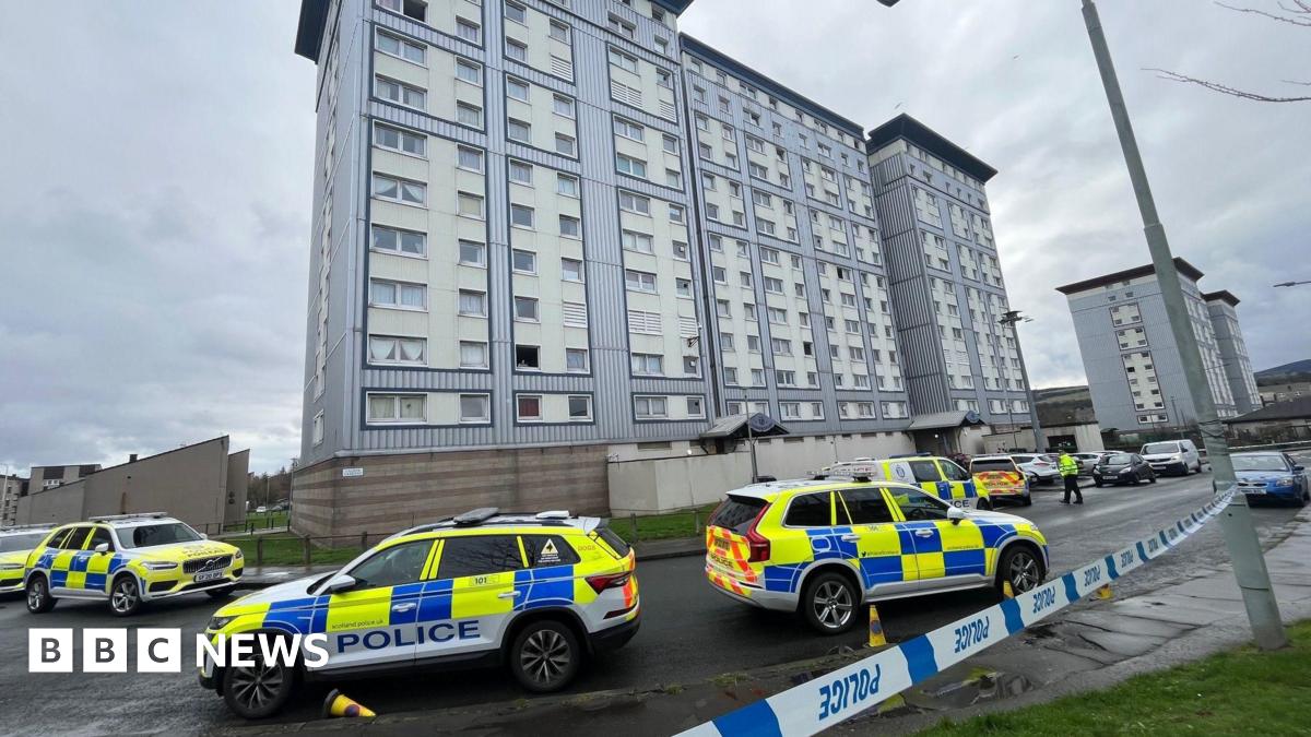 
                            Armed police respond to reports of man with bladed weapon in Edinburgh