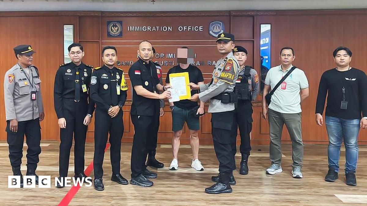 Crime boss Steven Lyons paraded by Bali police after airport arrest