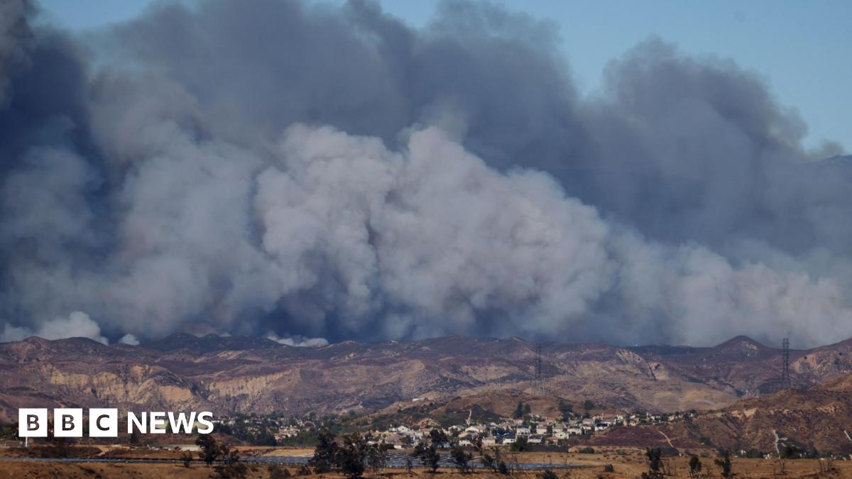 New fast-growing wildfire erupts near Los Angeles