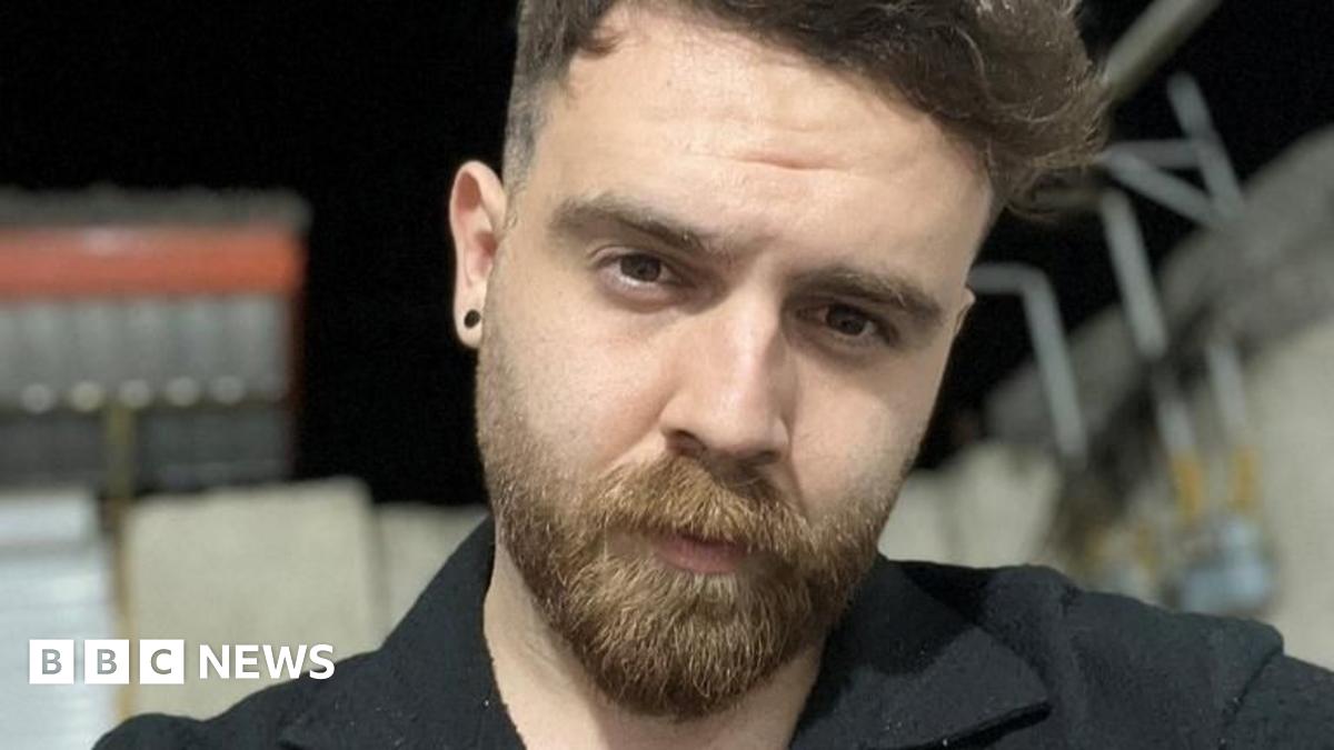 
                            Erfan Soltani: Iran denies plan to execute detained protester