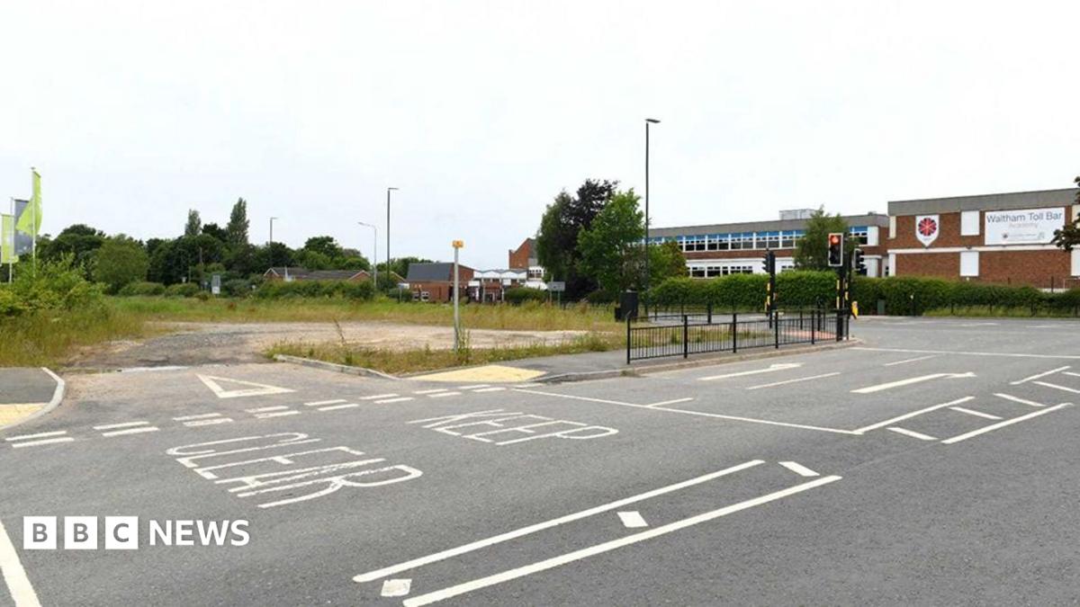 New Waltham Toll Bar Academy Drop off Zone Aims To Cut Accidents BBC new-waltham-toll-bar-academy-drop-off-zone-aims-to-cut-accidents-bbc