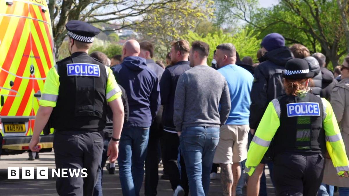 Police praise football fan behaviour at Devon derby in Plymouth