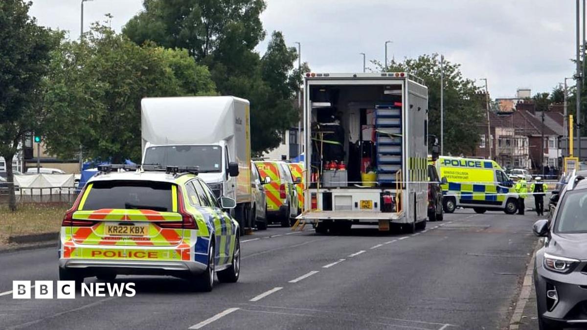 Four men dead after car crashes into lamp-post