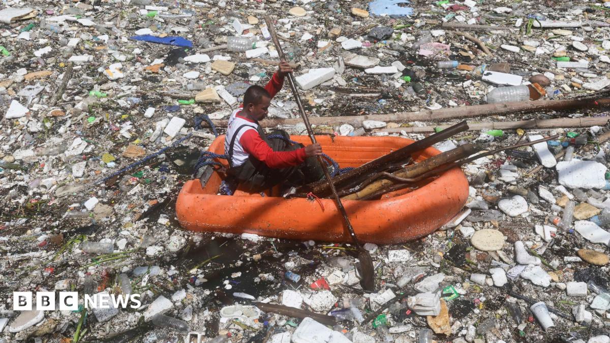 Watch: Tide of rubbish blankets Philippines river