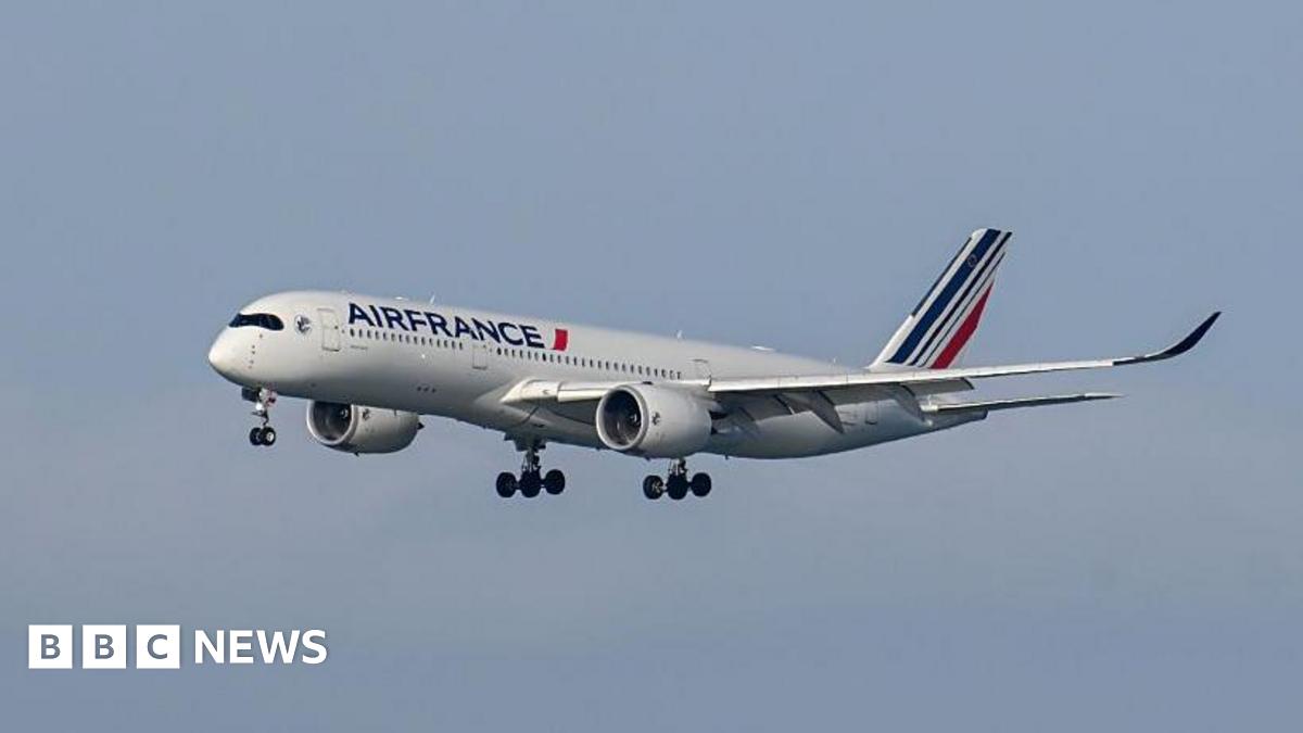 US-bound plane diverts after person from Ebola-hit region boards 'in error'