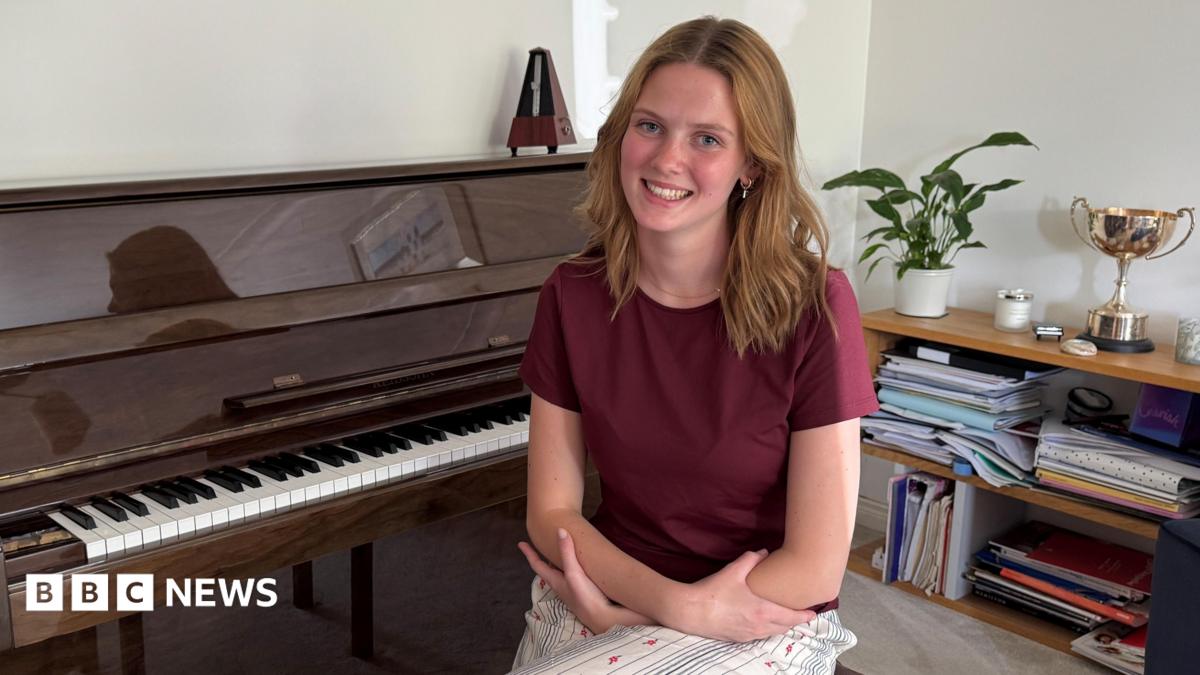 I passed my Grade 8 piano exam with one hand
