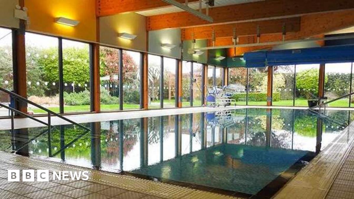 Grimsby hydrotherapy pool could close as energy bills soar - BBC News