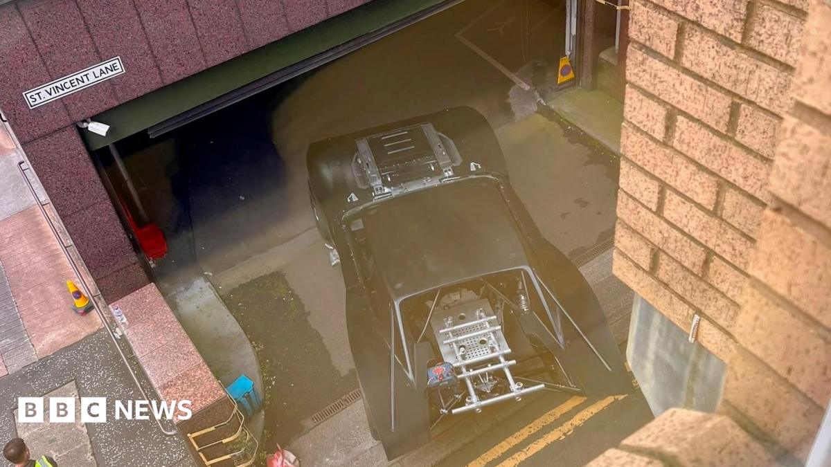bbc.co.uk - Batmobile glimpsed on Glasgow's streets as fans prepare for film shoot