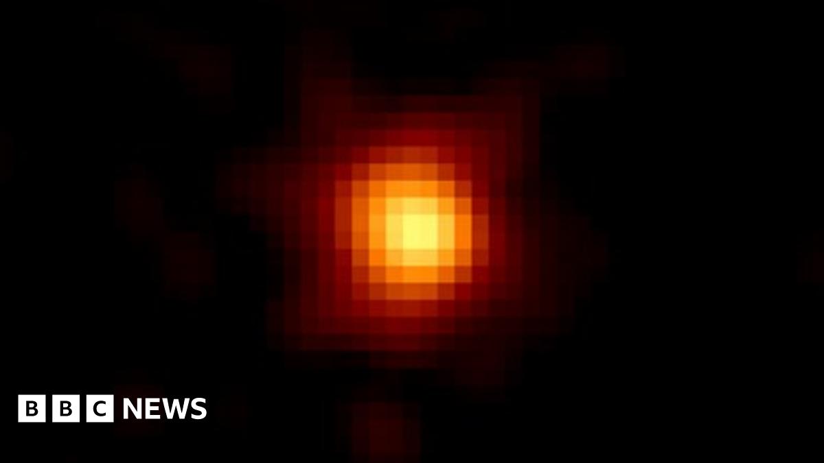 Cosmic distance record 'broken' - BBC News