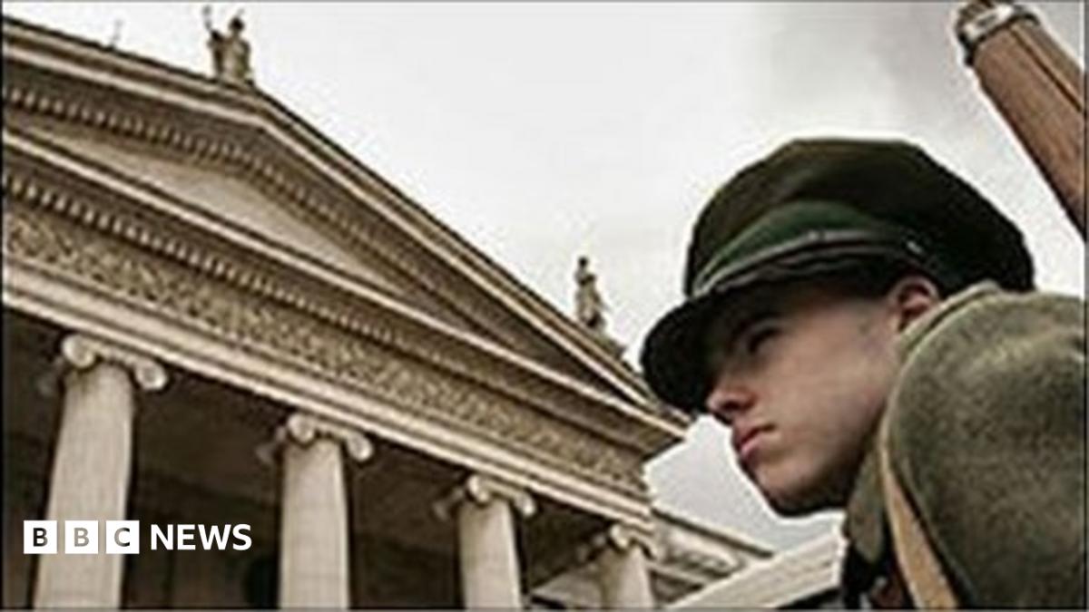Rebels' Easter Rising tricolour on loan to America - BBC News