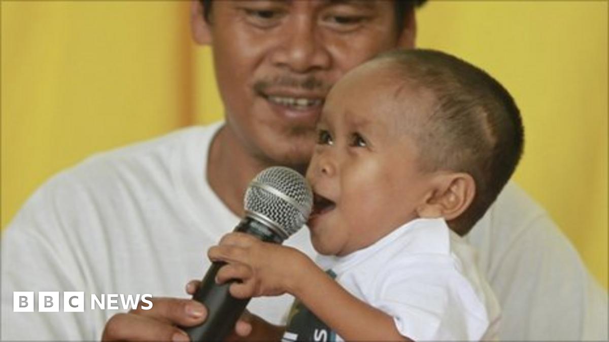 Philippines man crowned world's shortest - BBC News