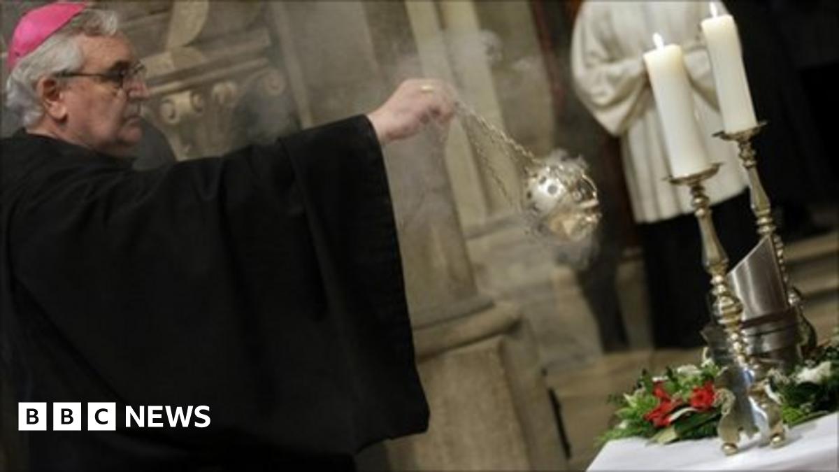 Habsburg: Austro-Hungarian heir's heart buried - BBC News