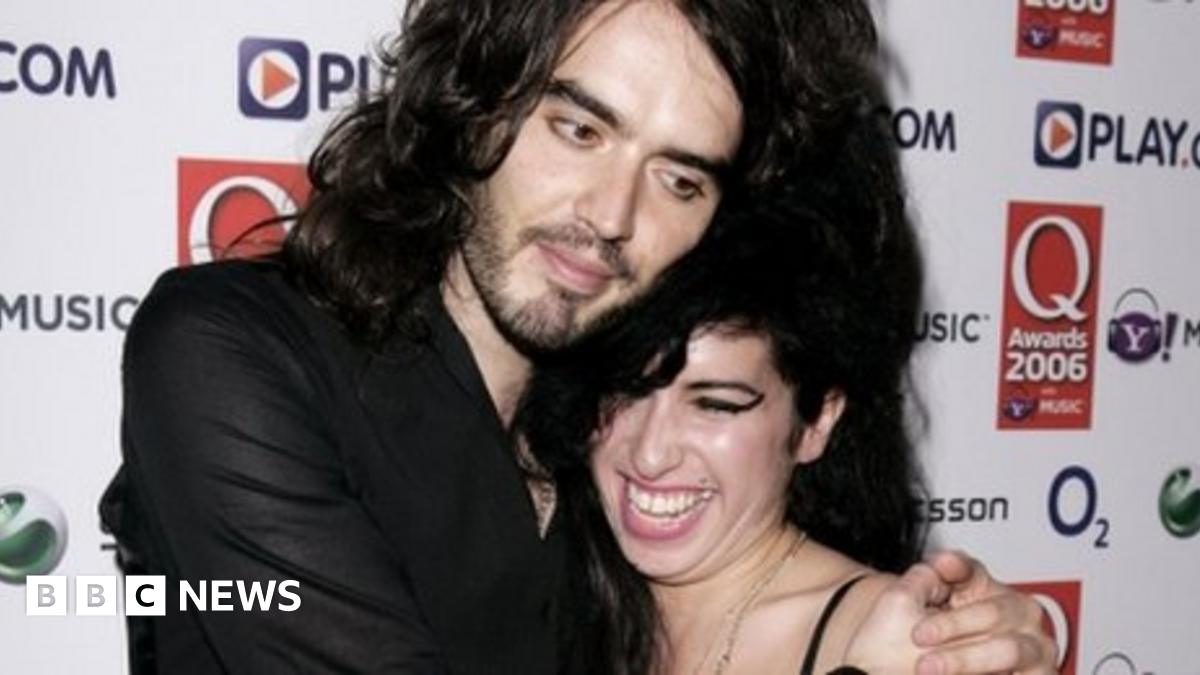 Amy Winehouse Russell Brand pays blog tribute to star BBC News(01)