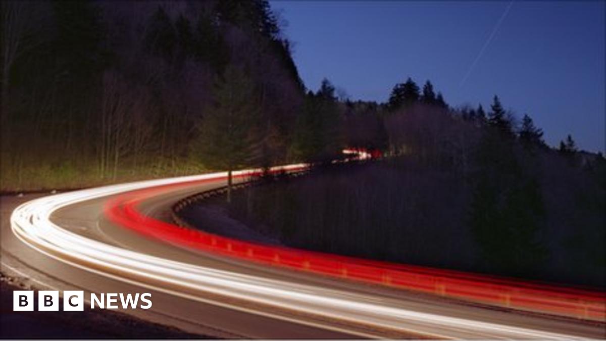 Time travel: Light speed results cast fresh doubts - BBC News