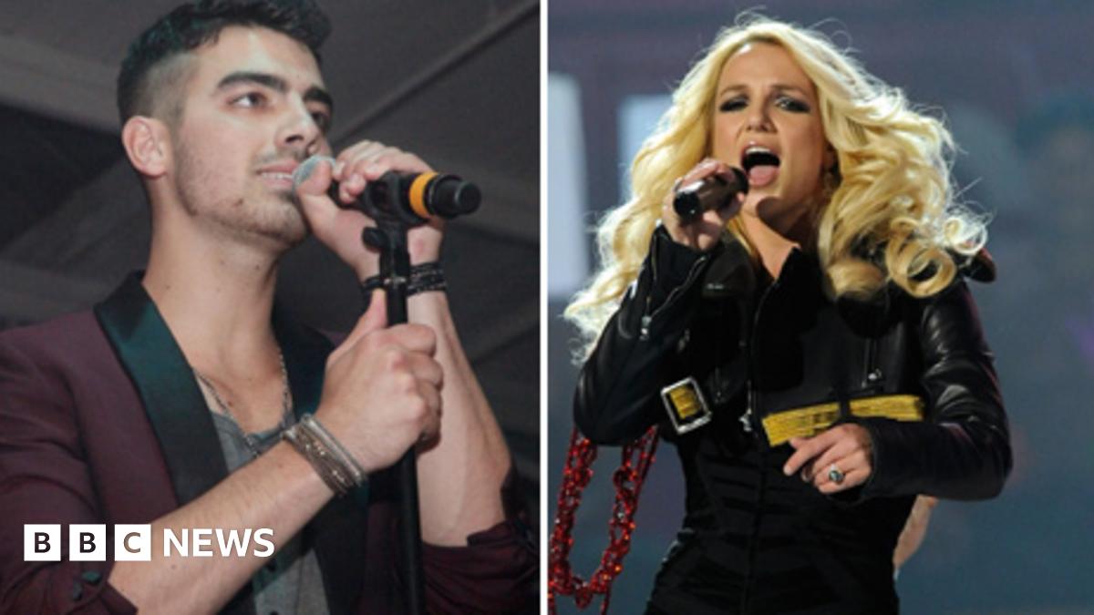 Joe Jonas joins Britney Spears on Femme Fatale tour BBC News(02)