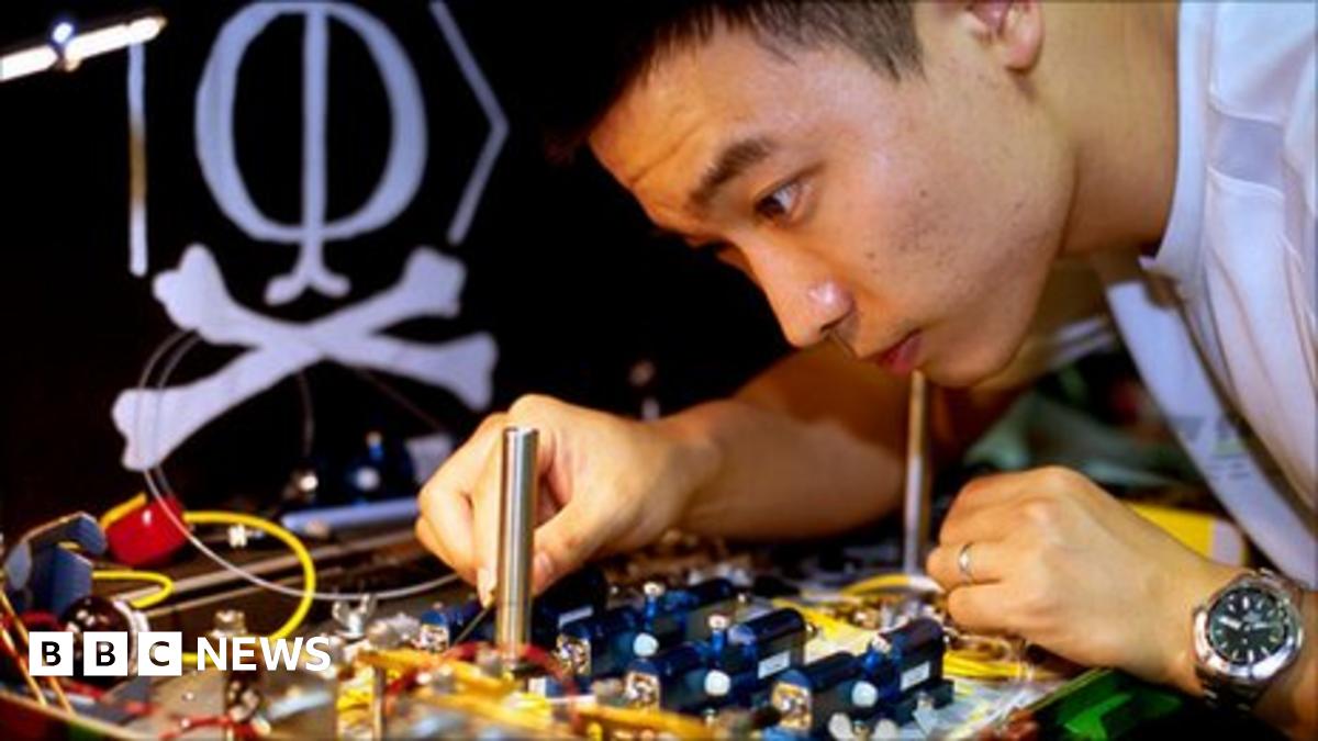 Tricking the perfect code machine - BBC News