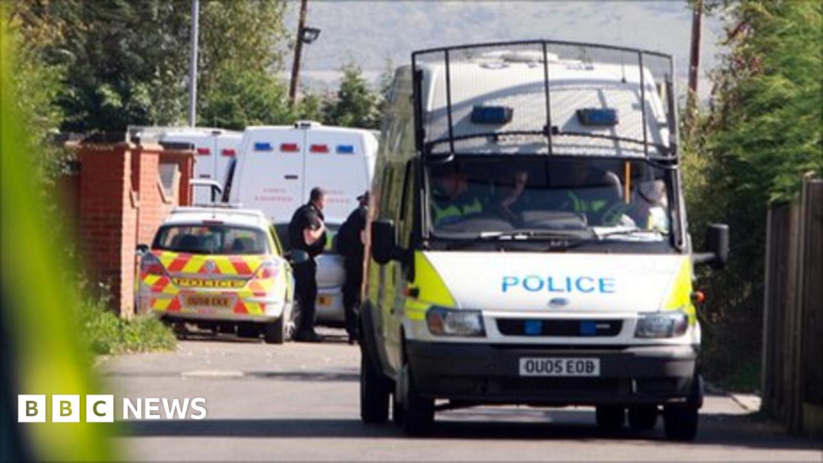 Five arrests in 'slavery' raid at Green Acres travellers' site - BBC News