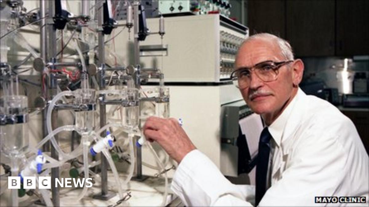 Belfast-born physician Dr John Shepherd dies - BBC News