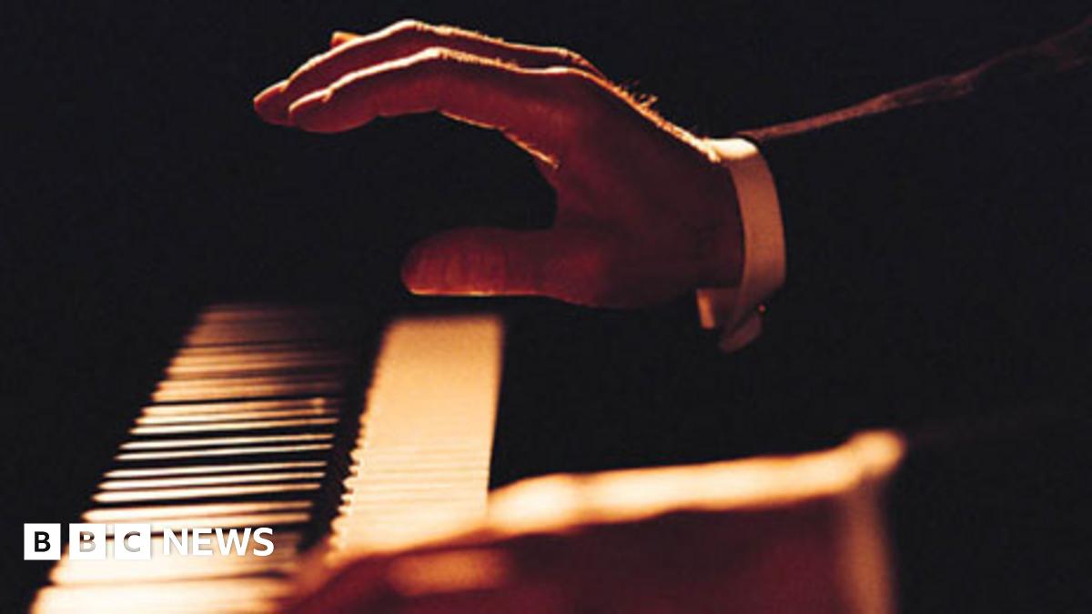 How can musicians keep playing despite amnesia? - BBC News