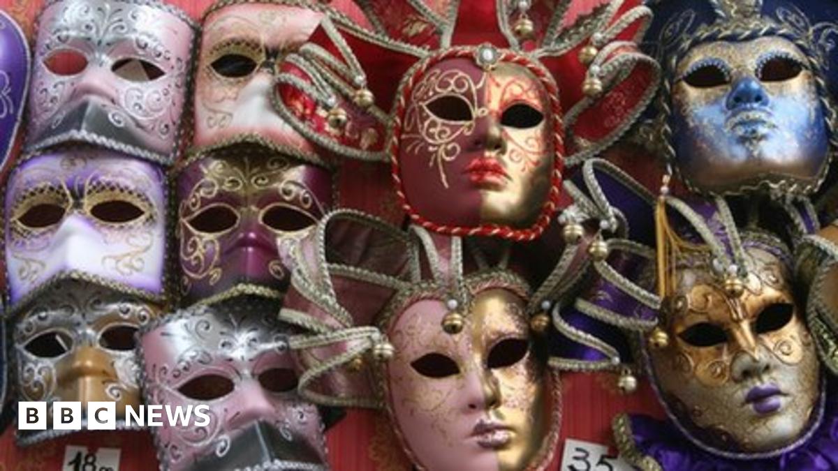 Fake forum comments are 'eroding' trust in the web - BBC News