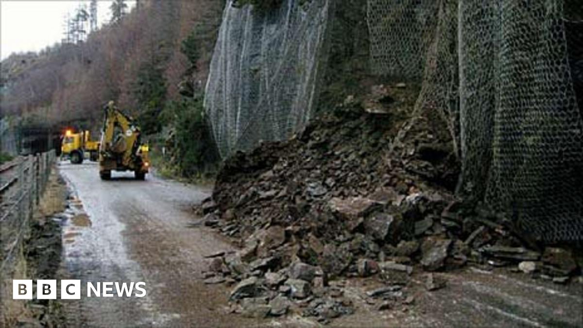 Stromeferry bypass: Landslide closes A890 in West Highlands - BBC News