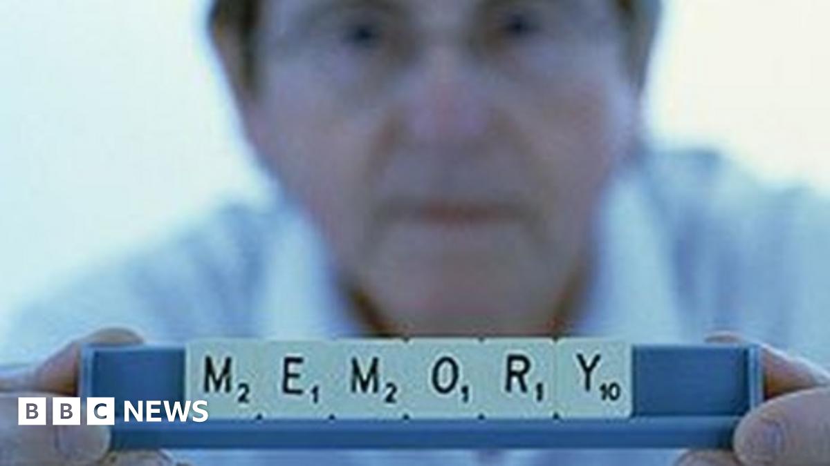 Brain function can start declining 'as early as age 45' - BBC News