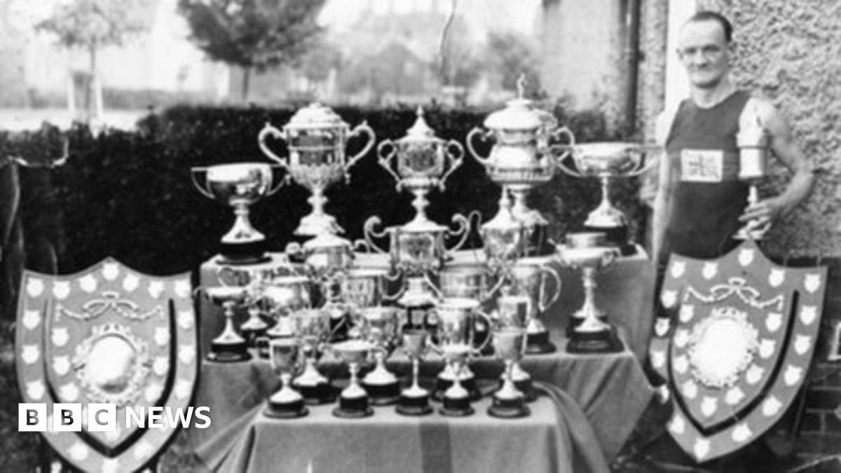 London 2012: Olympic winner Tommy Green celebrated - BBC News