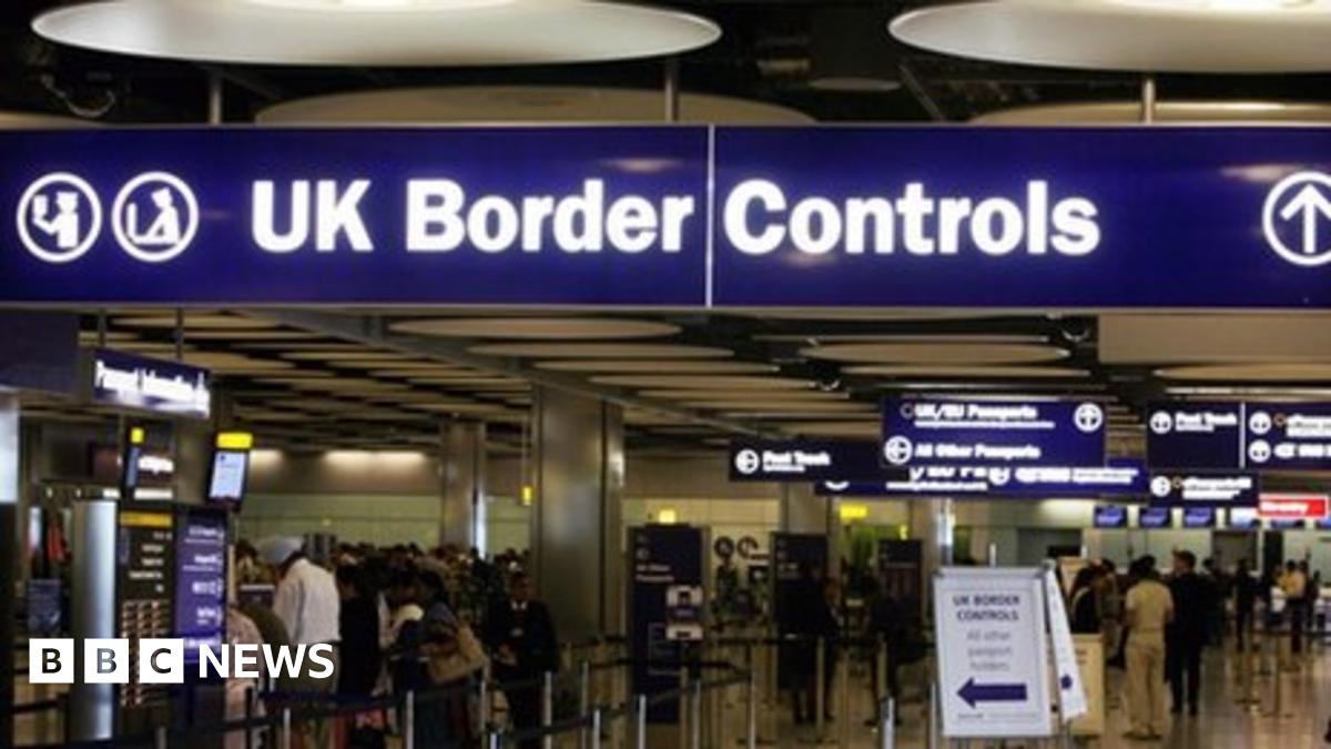 Heathrow queues: Border Force 'ready' for Olympics - BBC News