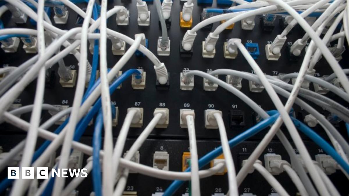 Idle home PCs could raise cash for Charity Engine - BBC News