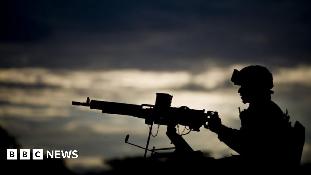 Farc rebels kill 12 Colombian soldiers in border ambush - BBC News