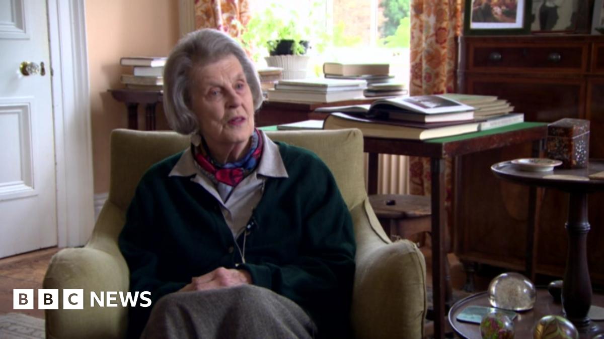 Queen's Coronation day recalled by Lady Moyra Campbell BBC News(00)