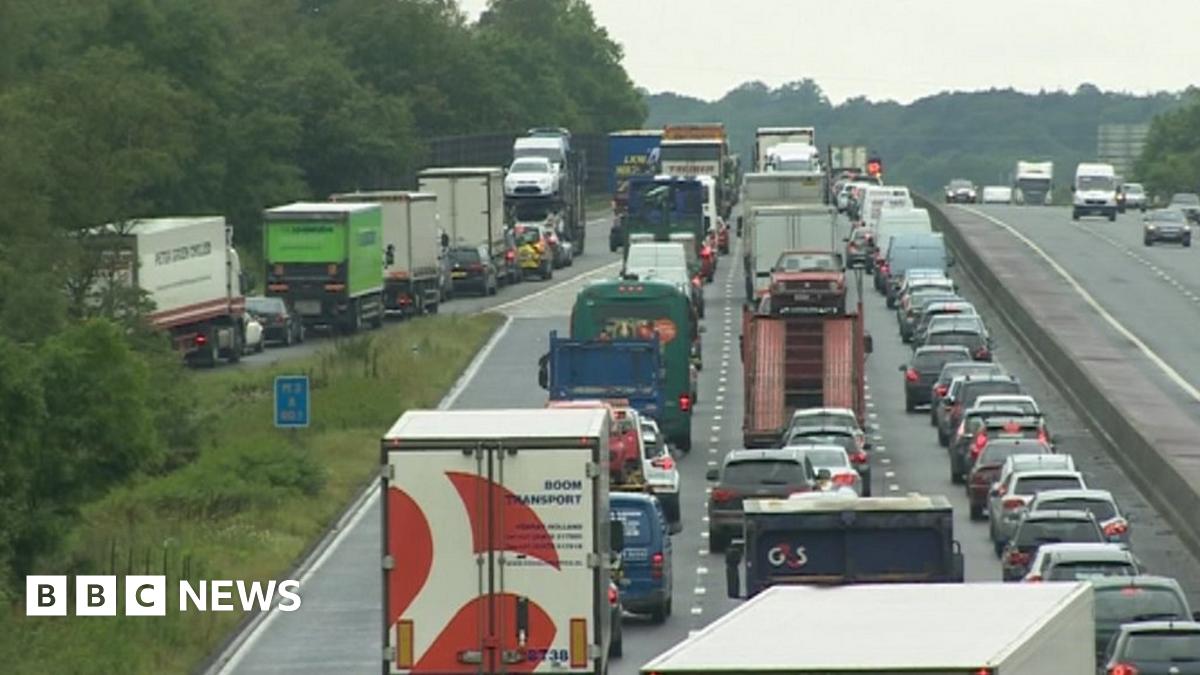 Tailbacks after M3 floods in Hampshire BBC News
