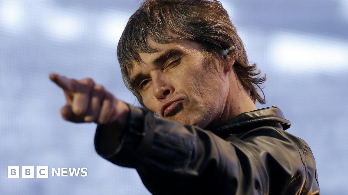 Stone Roses resurrected in Manchester - BBC News