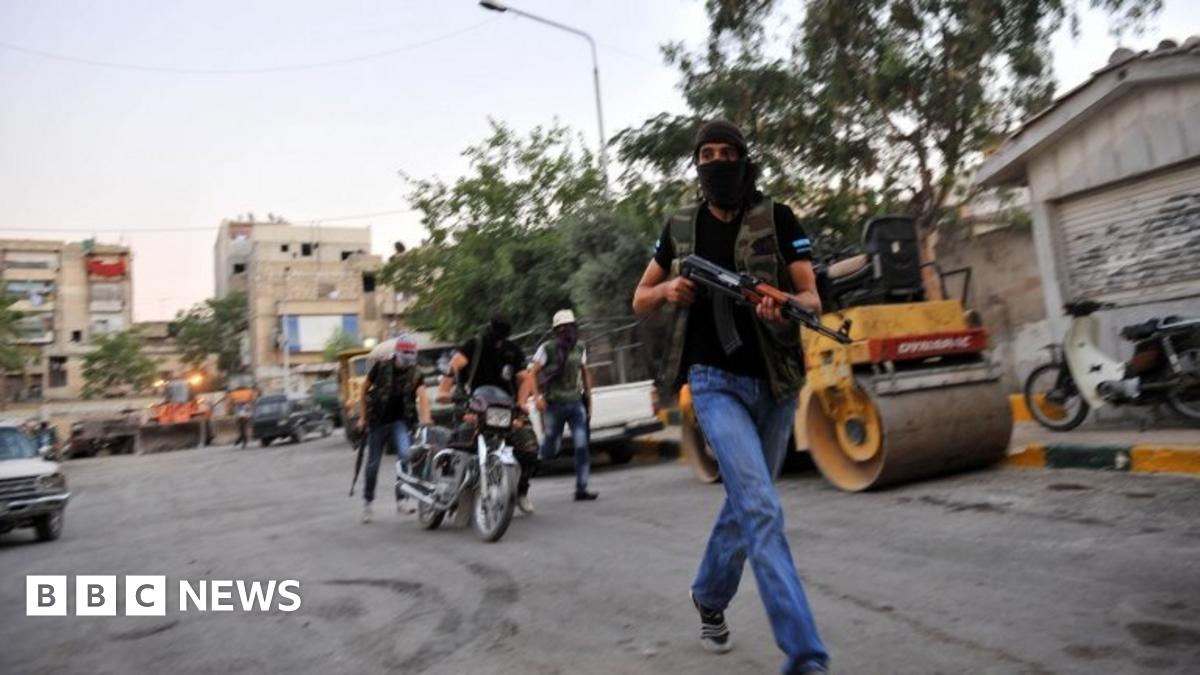 Syria crisis: Fighting in Aleppo amid rebel offensive - BBC News