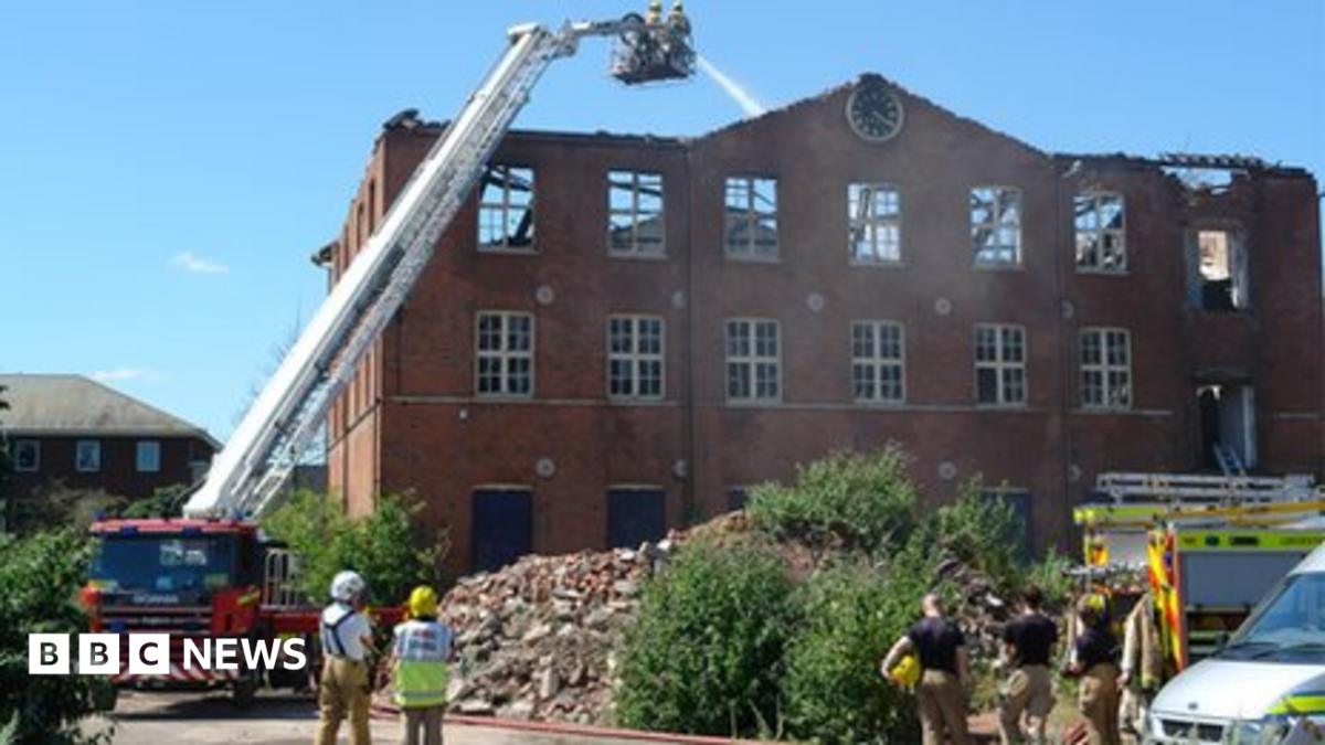 Listed Friars Mill in Leicester guarded after fire - BBC News