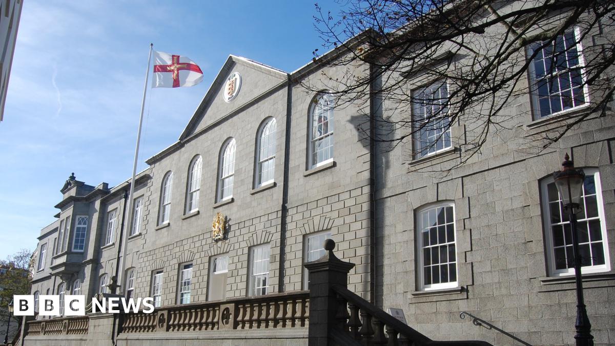 Guernsey civil servant re-employed after fraud case - BBC News