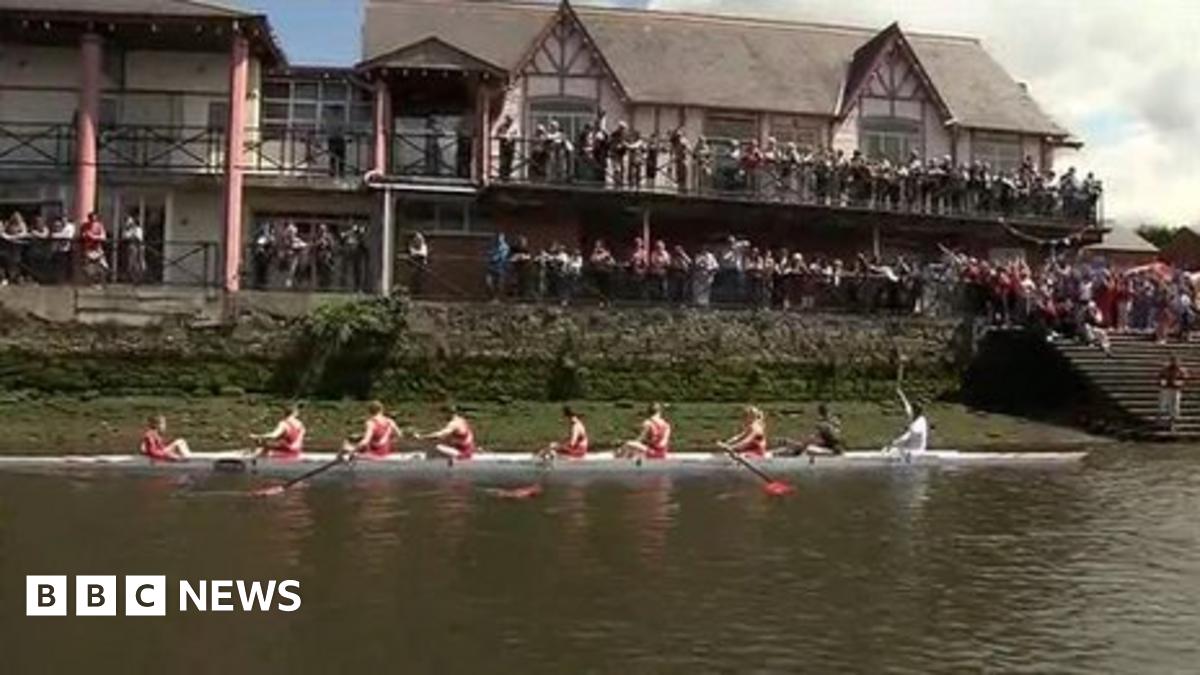 Bann Rowing Club facilities pledge by sports minister - BBC News