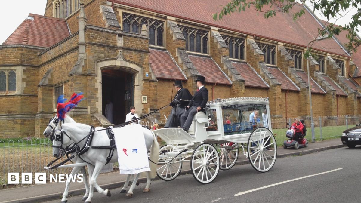 Funeral for Dylan Cecil after Burnham-on-Sea jetty fall - BBC News
