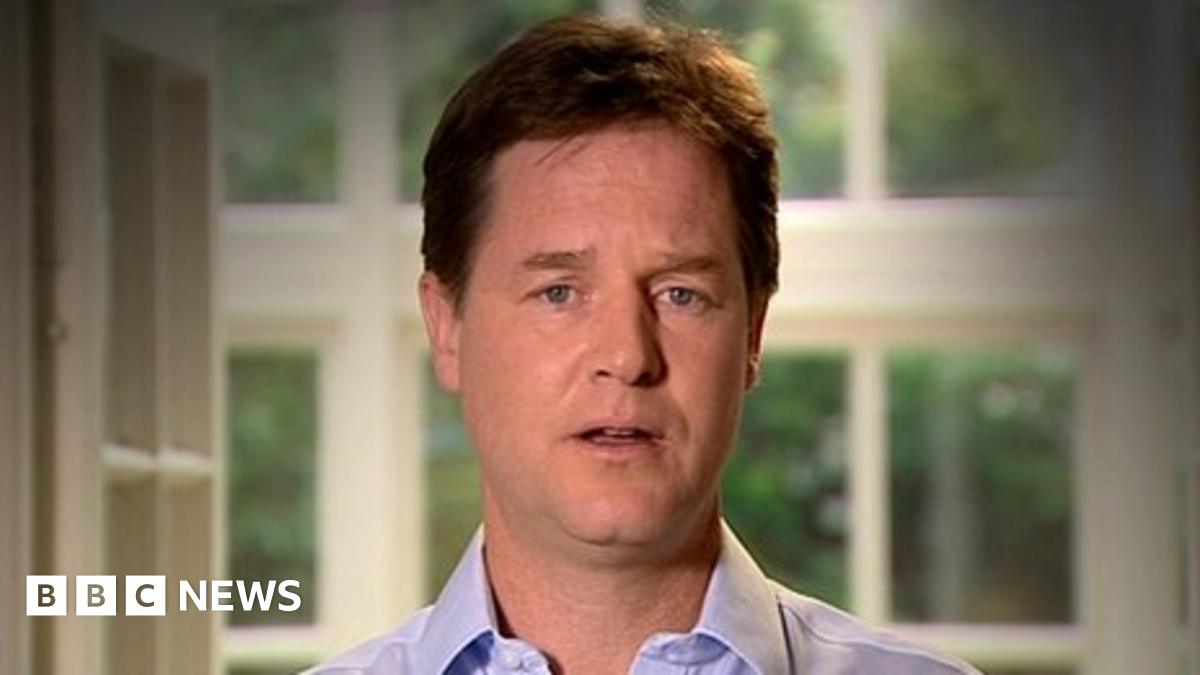 Senior Lib Dems apologise over tuition fees pledge - BBC News