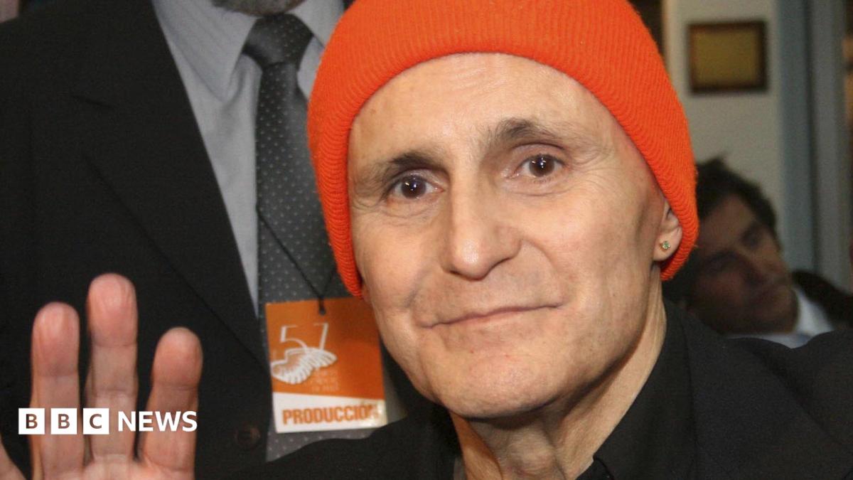Leonardo Favio, Argentine film director, dies aged 74 - BBC News