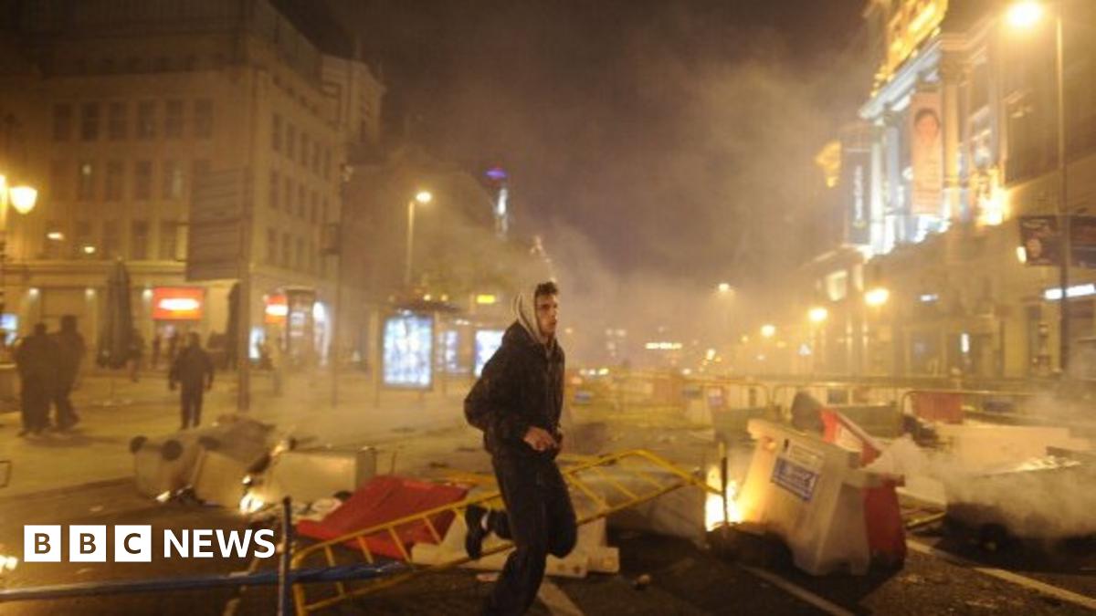 Eurozone Falls Back Into Recession Bbc News