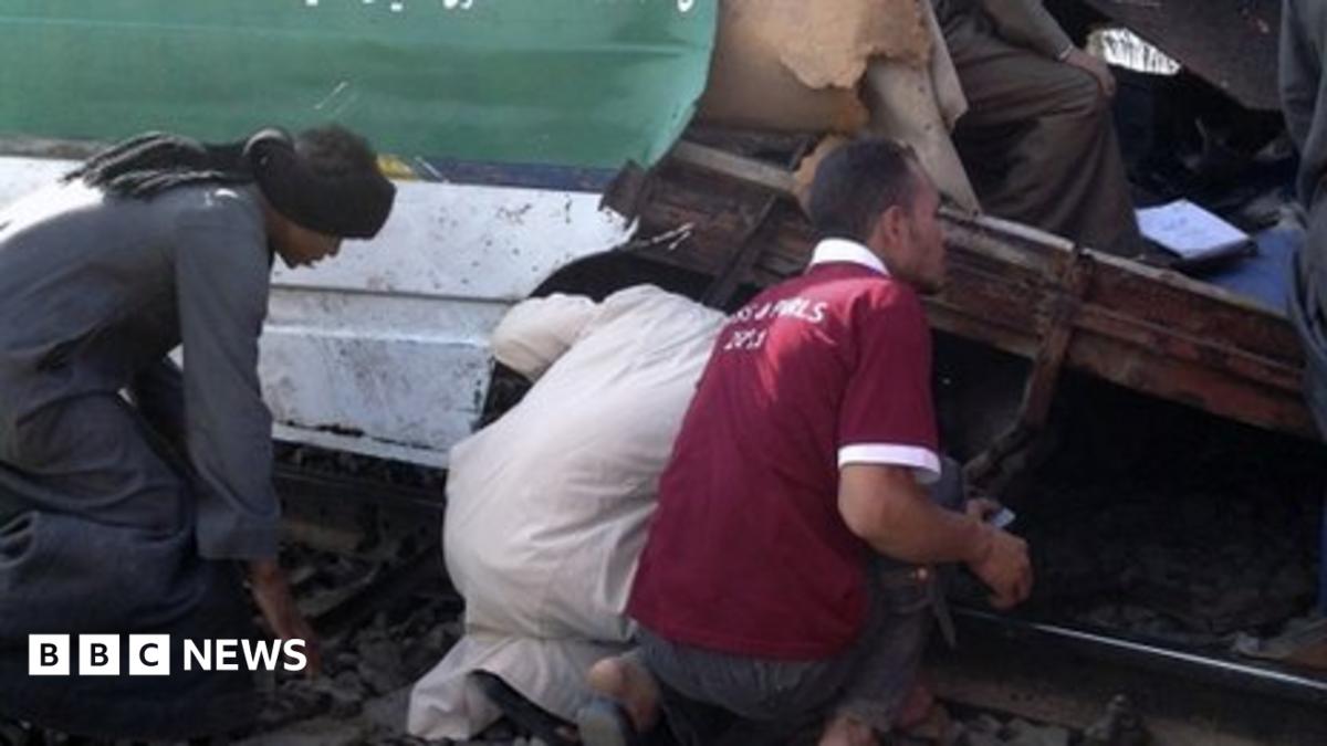 Egypt bus crash kills 50 children near Manfalut - BBC News