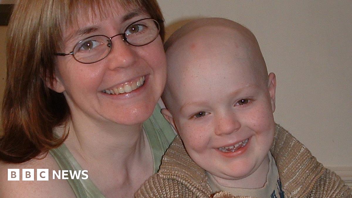 Many pupils with cancer bullied, charity says - BBC News