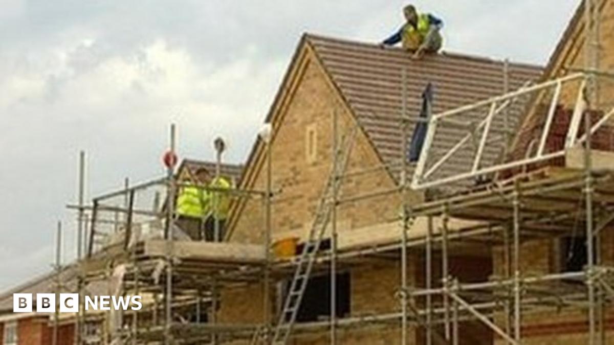 Silverstone village new homes public inquiry - BBC News