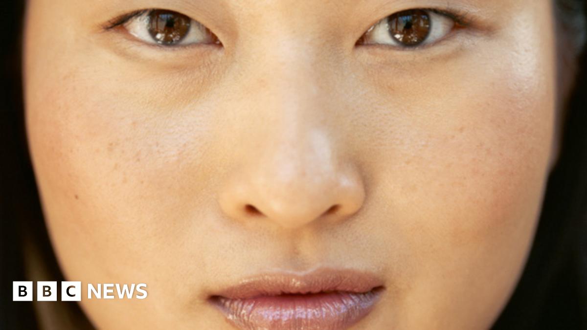 China's 'leftover women', unmarried at 27 - BBC News