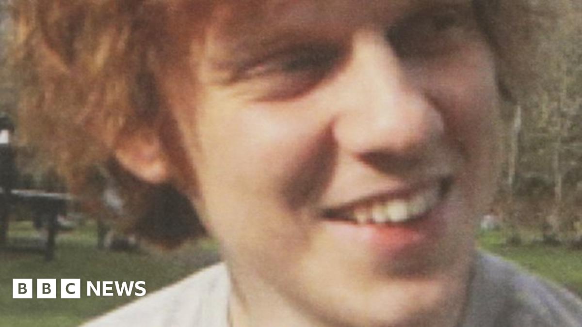 Mother makes plea over missing son Ross Ramsay - BBC News