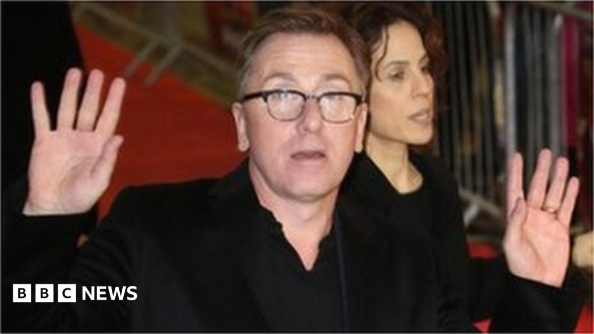 Tim Roth makes Broken Britain 'comeback' - BBC News